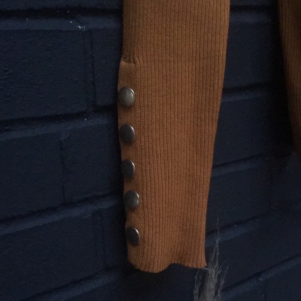 Orange top - Picture 3 of 5